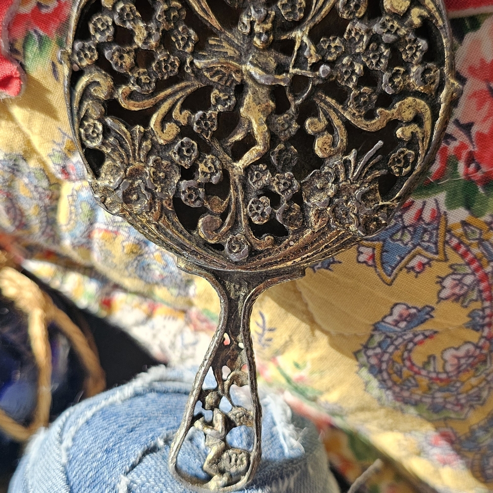 Vintage Hollywood Regency Ornate GOLD TONE PURSE HAND MIRROR ROMANTIC CUPID